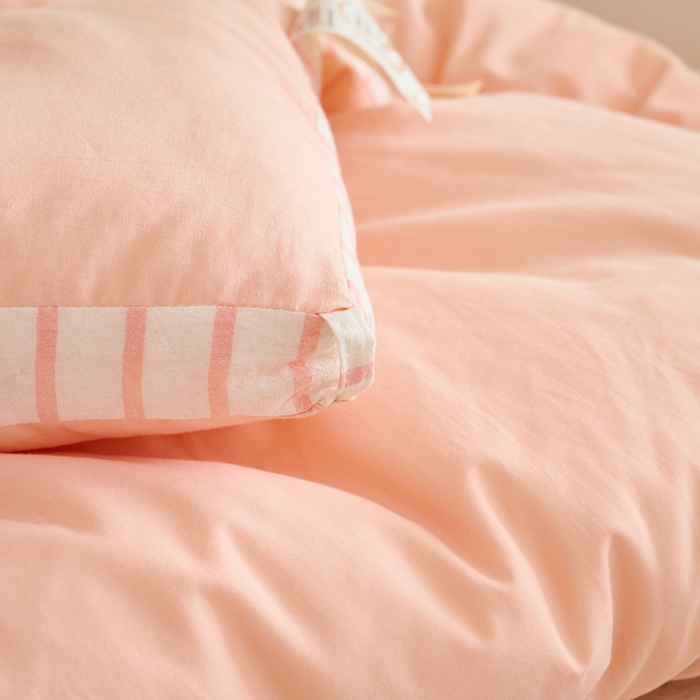 91家纺网 家纺一手货源 找家纺 子由家居 2024新款b类简约立体条纹学生季大豆被 条纹-浅粉