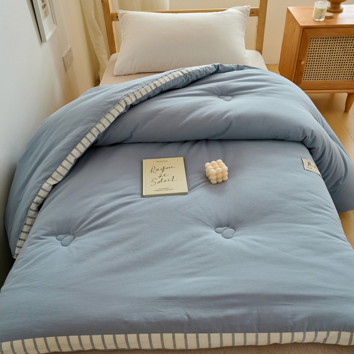 91家纺网 家纺一手货源 找家纺 子由家居 2024新款b类简约立体条纹学生季大豆被 条纹-浅蓝