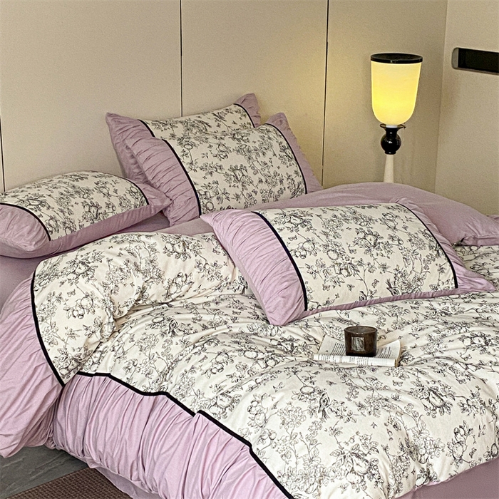 91家纺网 家纺一手货源 找家纺 一左一右 2024秋冬新款法式复古印花褶皱花边水洗磨毛四件套-场景一（提供买家秀） 优雅紫