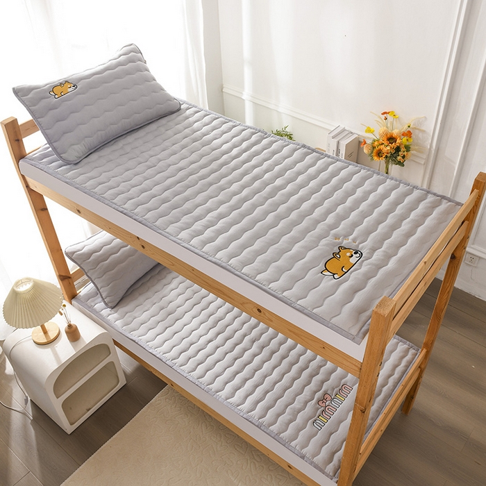 91家纺网 家纺一手货源 找家纺 恋绒家纺 2025新款刺绣款床垫学生床垫床褥宿舍上下铺床护垫 柯基KJ-奥丁灰