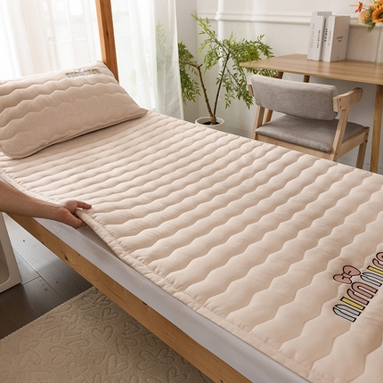 91家纺网 家纺一手货源 找家纺 （总）恋绒家纺 2025新款刺绣款床垫学生床垫床褥宿舍上下铺床护垫