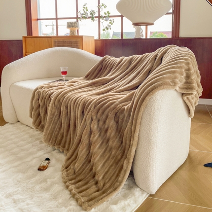 潮邦创意家居 2025新款双面340G 4.5公分大抽条立体绒毯毛毯盖毯可供跨境电商可压缩  宽条丝雾棕