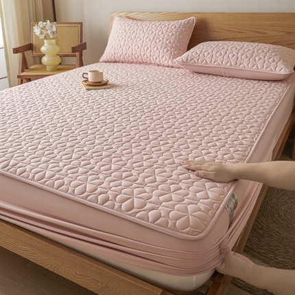 91家纺网 家纺一手货源 找家纺 芬晴家纺 2024新款A类大豆夹棉防水床笠-繁花 繁花-豆沙粉