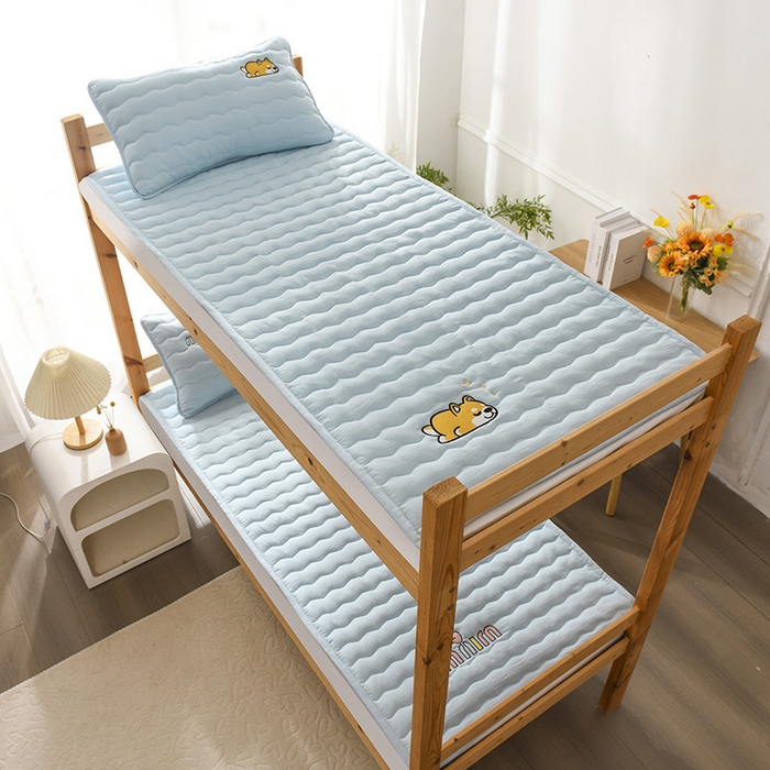 91家纺网 家纺一手货源 找家纺 恋绒家纺 2025新款刺绣款床垫学生床垫床褥宿舍上下铺床护垫 柯基KJ-天空蓝