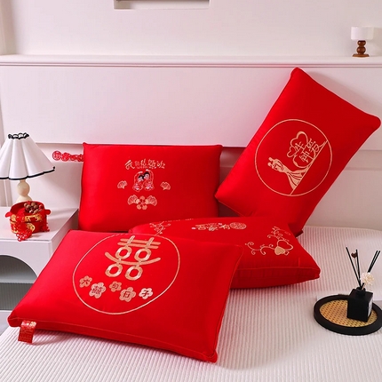 91家纺网 家纺一手货源 找家纺 佳尚枕芯 2025新款全棉纯棉刺绣喜庆婚庆结婚多用枕头枕芯 大囍的日子48x74cm/只