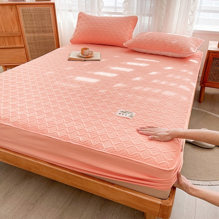 91家纺网 家纺一手货源 找家纺 小萌虎 2024新款大豆艾草原棉夹棉床笠 棋语-粉玉