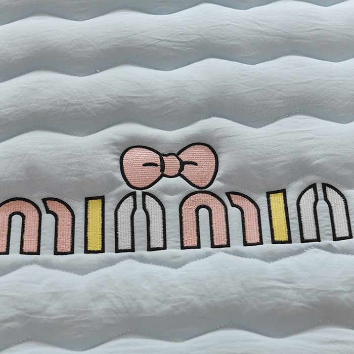 91家纺网 家纺一手货源 找家纺 恋绒家纺 2025新款刺绣款床垫学生床垫床褥宿舍上下铺床护垫 mini-天空蓝