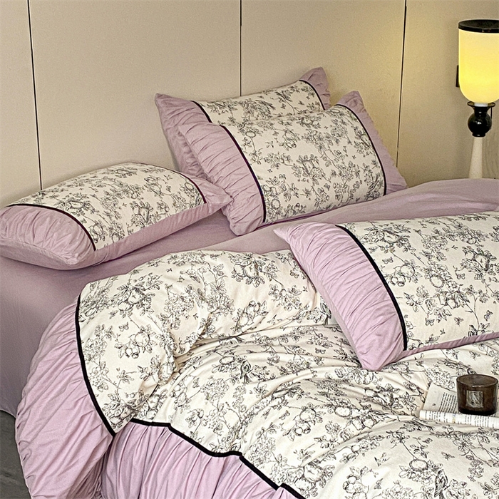 91家纺网 家纺一手货源 找家纺 一左一右 2024秋冬新款法式复古印花褶皱花边水洗磨毛四件套-场景一（提供买家秀） 优雅紫