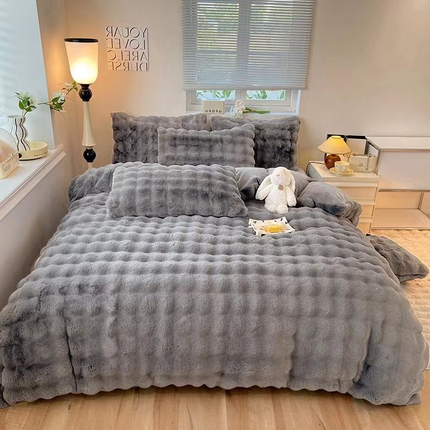91家纺网 家纺一手货源 找家纺 满座2025新款580克托卡斯仿皮草大泡泡兔兔绒牛奶绒四件套 浅灰