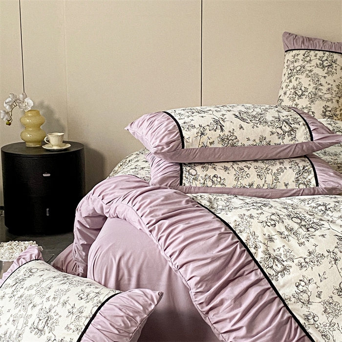 91家纺网 家纺一手货源 找家纺 一左一右 2024秋冬新款法式复古印花褶皱花边水洗磨毛四件套-场景一（提供买家秀） 优雅紫