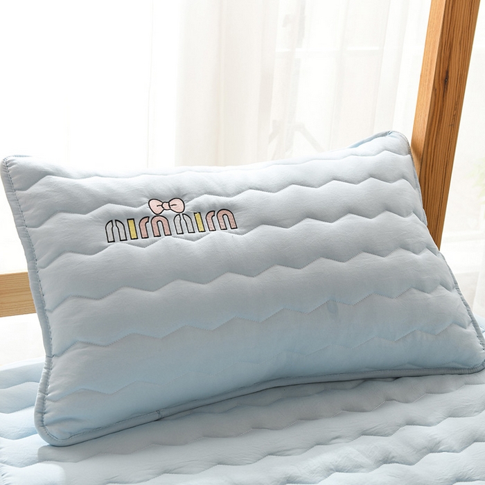 91家纺网 家纺一手货源 找家纺 恋绒家纺 2025新款刺绣款床垫学生床垫床褥宿舍上下铺床护垫 mini-天空蓝