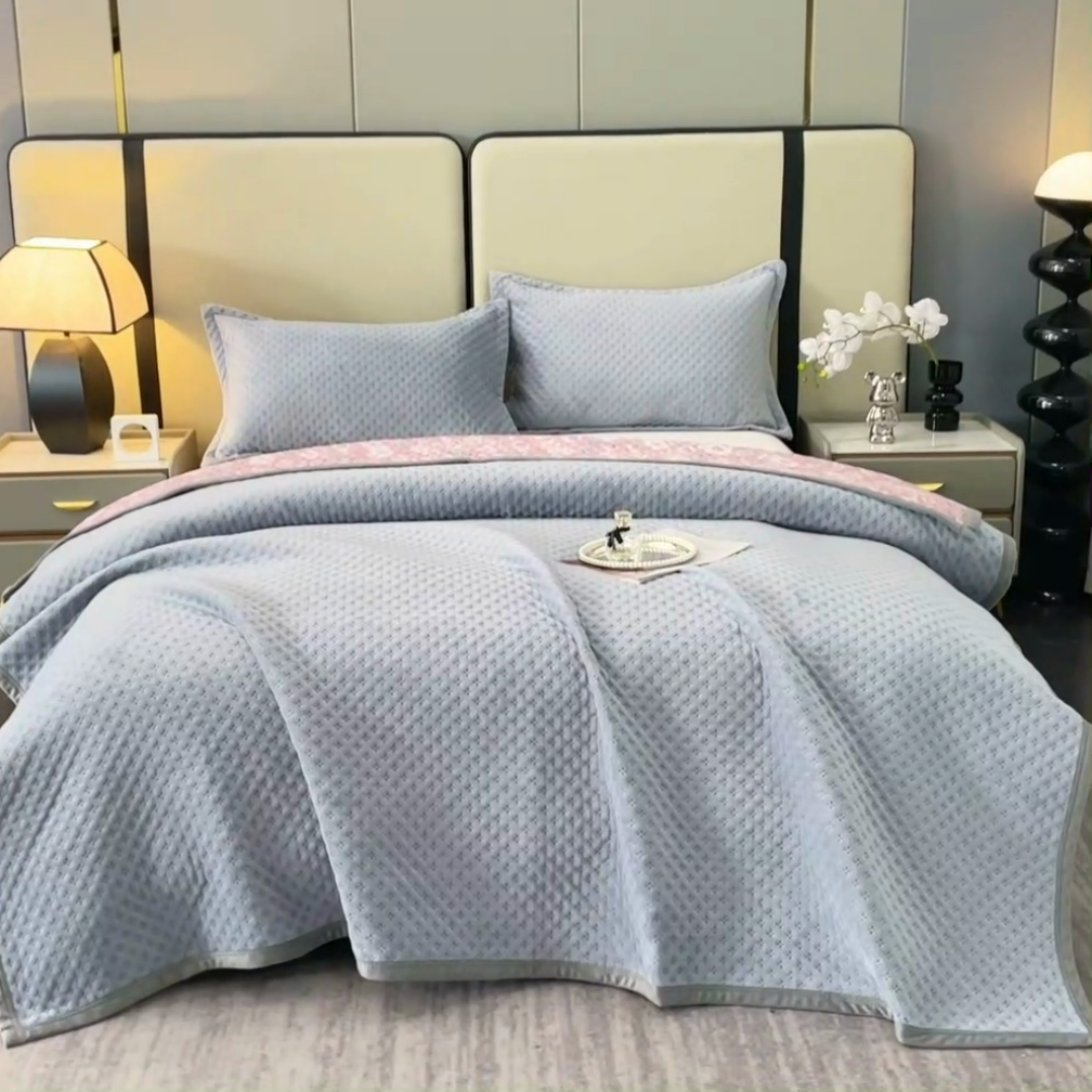 91家纺网 家纺一手货源 找家纺 晶缦家纺 2024新款华夫格牛奶绒床盖三件套 华夫格-浅灰