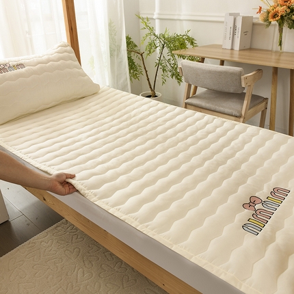 91家纺网 家纺一手货源 找家纺 （总）恋绒家纺 2025新款刺绣款床垫学生床垫床褥宿舍上下铺床护垫