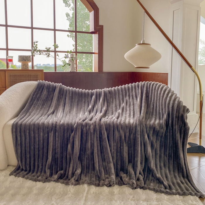 91家纺网 家纺一手货源 找家纺 潮邦创意家居 2025双面340G 4.5公分大抽条立体绒毯毛毯盖毯可供跨境电商可压缩  宽条极光灰