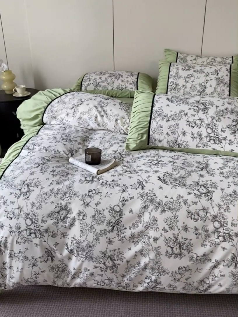 91家纺网 家纺一手货源 找家纺 一左一右 2024秋冬新款法式复古印花褶皱花边水洗磨毛四件套-场景一（提供买家秀） 清新绿