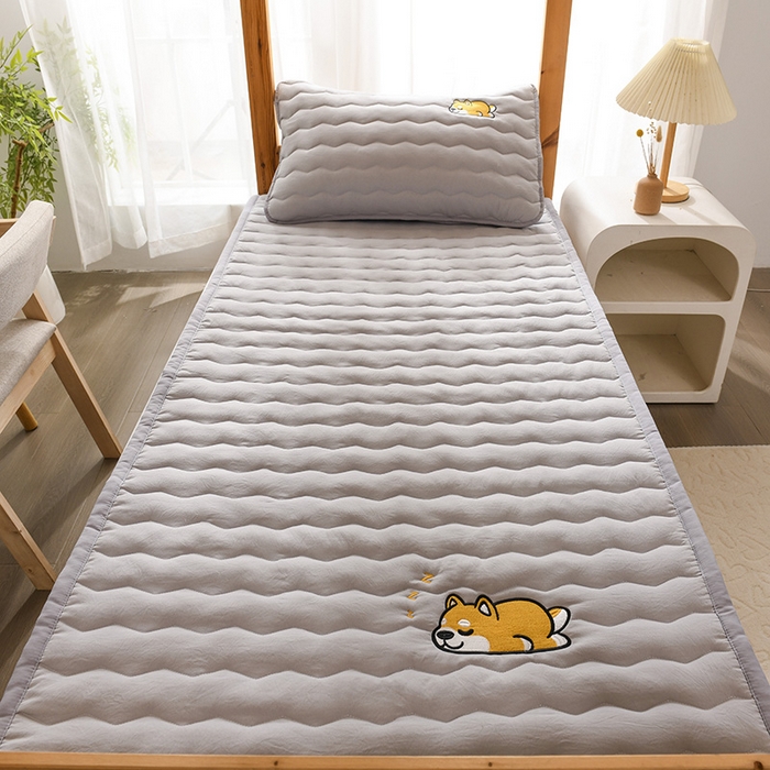 91家纺网 家纺一手货源 找家纺 恋绒家纺 2025新款刺绣款床垫学生床垫床褥宿舍上下铺床护垫 柯基KJ-奥丁灰