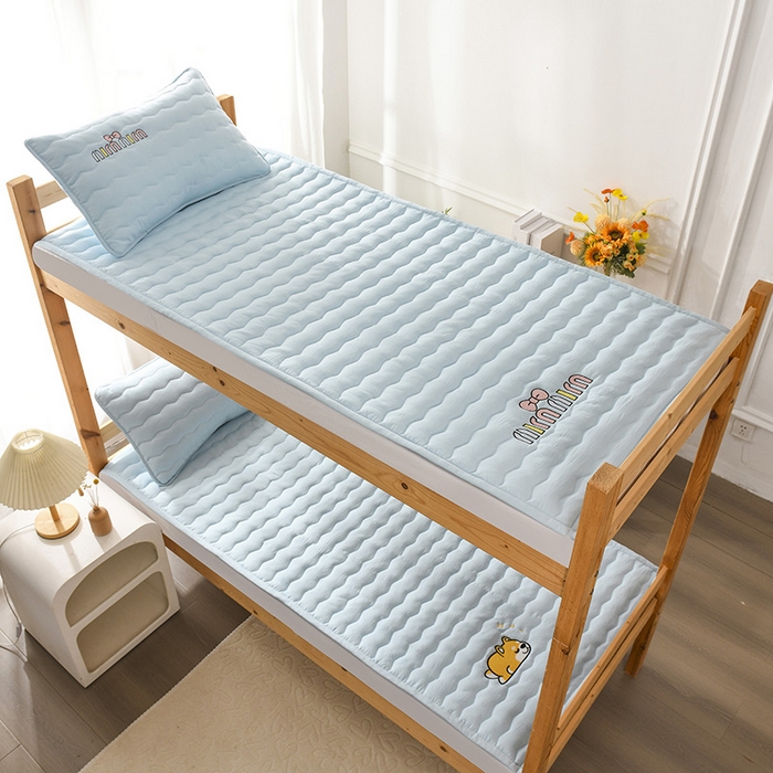 91家纺网 家纺一手货源 找家纺 恋绒家纺 2025新款刺绣款床垫学生床垫床褥宿舍上下铺床护垫 mini-天空蓝