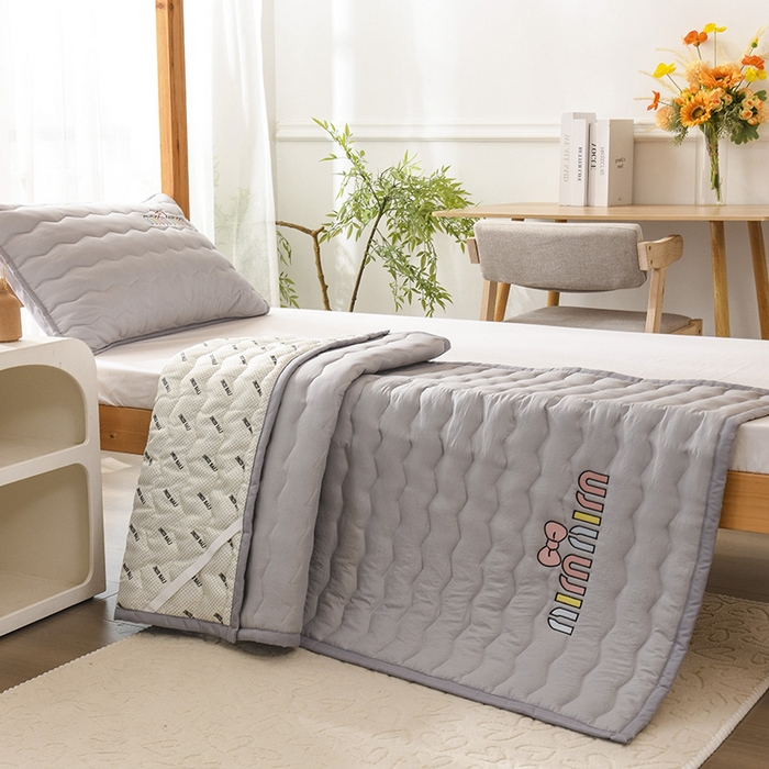 91家纺网 家纺一手货源 找家纺 恋绒家纺 2025新款刺绣款床垫学生床垫床褥宿舍上下铺床护垫 mini-奥丁灰