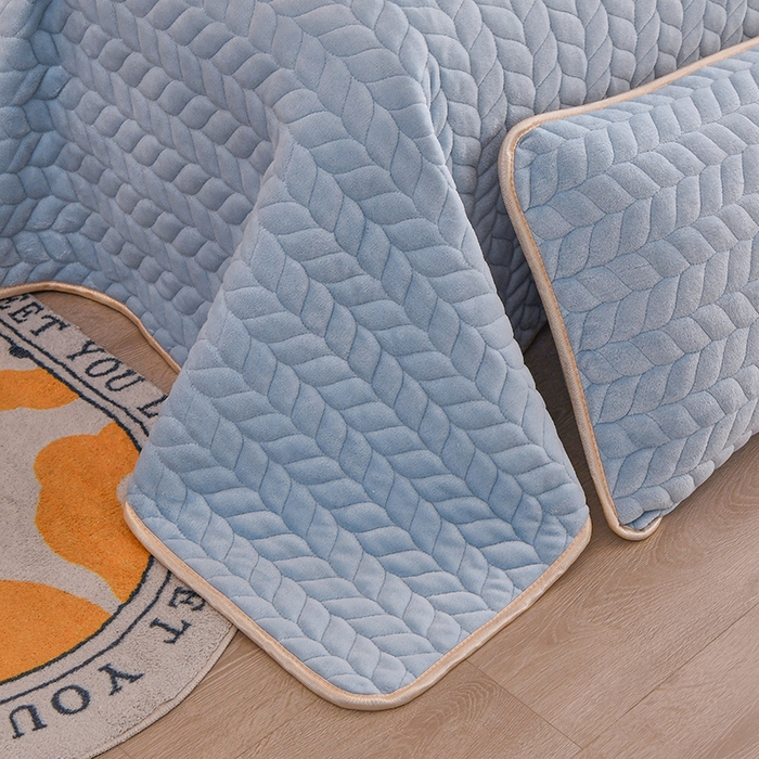 91家纺网 家纺一手货源 找家纺 金艾草 2024新款高克重牛奶绒床垫床盖双面使用 浅蓝