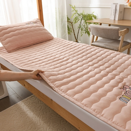 91家纺网 家纺一手货源 找家纺 （总）恋绒家纺 2025新款刺绣款床垫学生床垫床褥宿舍上下铺床护垫