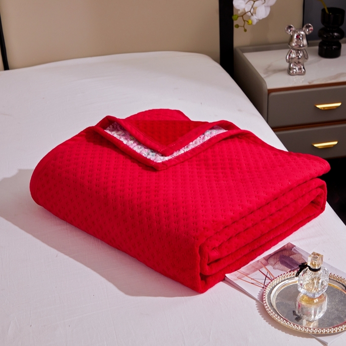 91家纺网 家纺一手货源 找家纺 晶缦家纺 2024新款华夫格牛奶绒床盖三件套 华夫格-大红