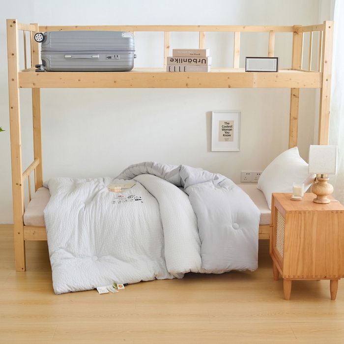 91家纺网 家纺一手货源 找家纺 子由家居 2024新款b类泡泡格7A抗菌学生季大豆被 泡泡学生被-浅灰