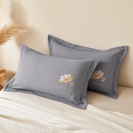 91家纺网 家纺一手货源 找家纺 （总）丰淘家纺 2024新款水洗棉刺绣一字荷枕套