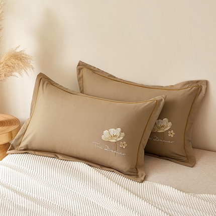 91家纺网 家纺一手货源 找家纺 （总）丰淘家纺 2024新款水洗棉刺绣一字荷枕套