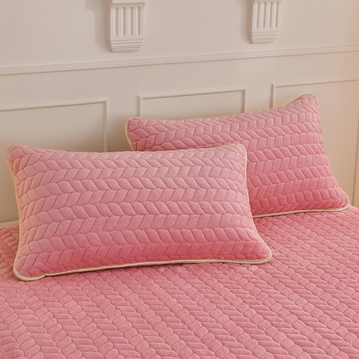 91家纺网 家纺一手货源 找家纺 金艾草 2024新款高克重牛奶绒床垫床盖双面使用 胭脂粉