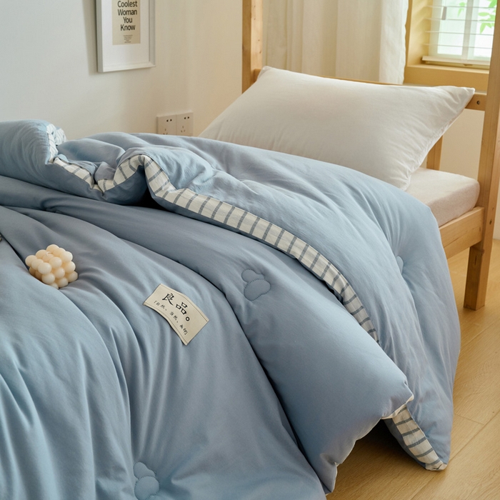 91家纺网 家纺一手货源 找家纺 子由家居 2024新款b类简约立体条纹学生季大豆被 条纹-浅蓝