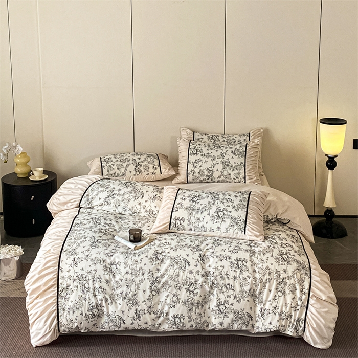 91家纺网 家纺一手货源 找家纺 一左一右 2024秋冬新款法式复古印花褶皱花边水洗磨毛四件套-场景一（提供买家秀） 奶油白