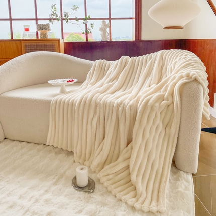 91家纺网 家纺一手货源 找家纺 潮邦创意家居 2025新款双面340G 4.5公分大抽条立体绒毯毛毯盖毯可供跨境电商可压缩  宽条奶油白