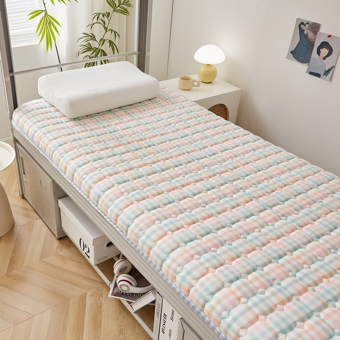 91家纺网 家纺一手货源 找家纺 卡派 2024新款单人床无印居家风藤席双面可用床垫 厚度约5cm 冰淇淋格