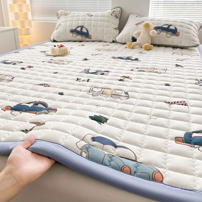 91家纺网 家纺一手货源 找家纺 卡派 2024新款大床水洗棉加厚夹棉防滑床褥子（印花系列） 汽车总动员
