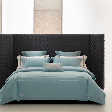 91家纺网 家纺一手货源 找家纺 高大尚婚庆馆 2025新款长绒棉磨毛高端绣花四件套 秋韵 极光蓝