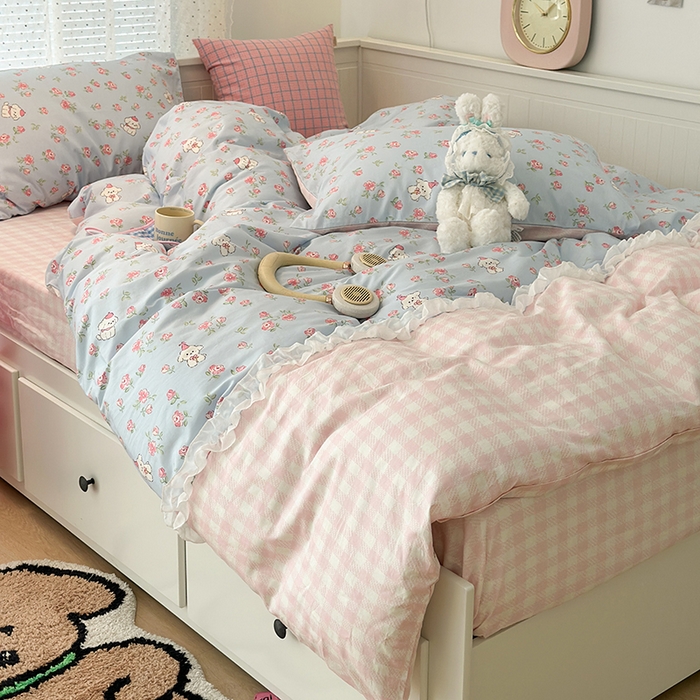 91家纺网 家纺一手货源 找家纺 昔可家纺 2024新款时尚拼接雪纺边全棉四件套 复古花花狗