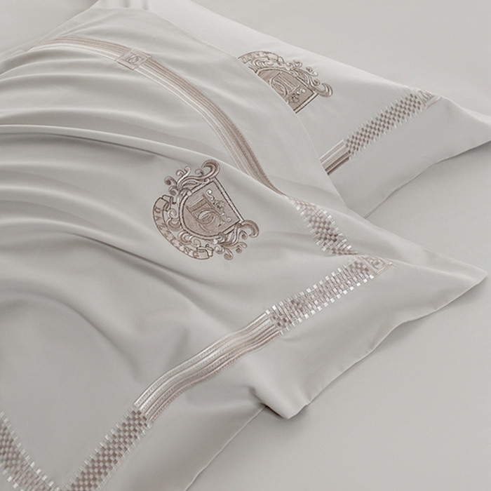 91家纺网 家纺一手货源 找家纺 高大尚婚庆馆 2025新款长绒棉磨毛高端绣花四件套 玛莎 绅士灰