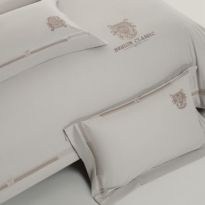 91家纺网 家纺一手货源 找家纺 高大尚婚庆馆 2025新款长绒棉磨毛高端绣花四件套 玛莎 绅士灰