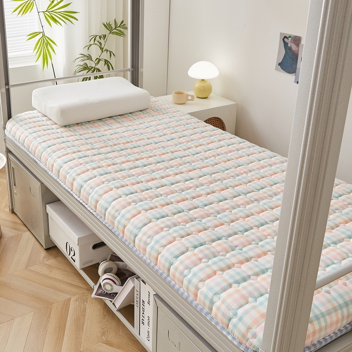 91家纺网 家纺一手货源 找家纺 卡派 2024新款单人床无印居家风藤席双面可用床垫 厚度约5cm 冰淇淋格