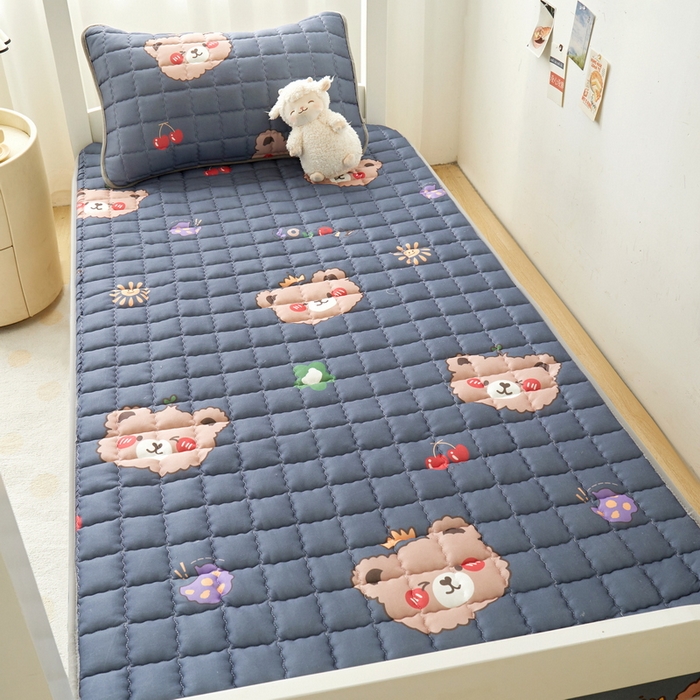 91家纺网 家纺一手货源 找家纺 迪乐妮 2024新款单人床水洗棉夹棉加厚床笠（印花系列） 灰熊