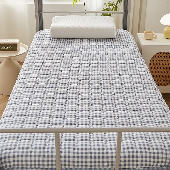 91家纺网 家纺一手货源 找家纺 卡派 2024新款单人床无印居家风藤席双面可用床垫 厚度约5cm 蓝小格