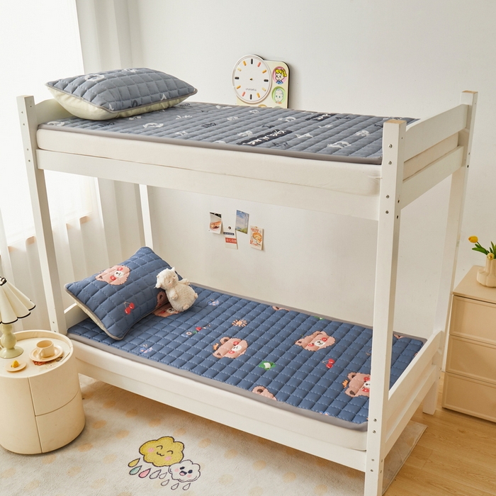 91家纺网 家纺一手货源 找家纺 卡派 2024新款水洗棉学生单人床夹棉加厚床褥 灰熊