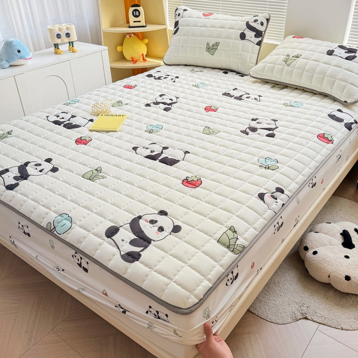 91家纺网 家纺一手货源 找家纺 迪乐妮 2024新款大床水洗棉夹棉加厚床笠（印花系列） 熊猫