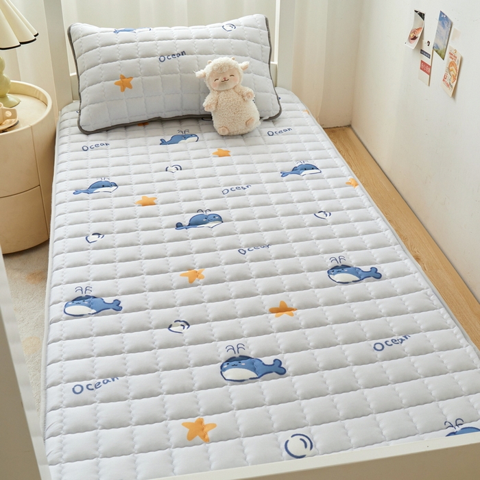 91家纺网 家纺一手货源 找家纺 卡派 2024新款单人床水洗棉夹棉加厚床笠（印花系列） 小海豚