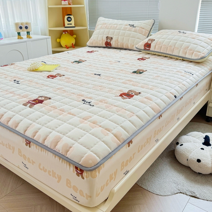 91家纺网 家纺一手货源 找家纺 卡派 2024新款大床水洗棉夹棉加厚床笠（印花系列） 耍酷熊