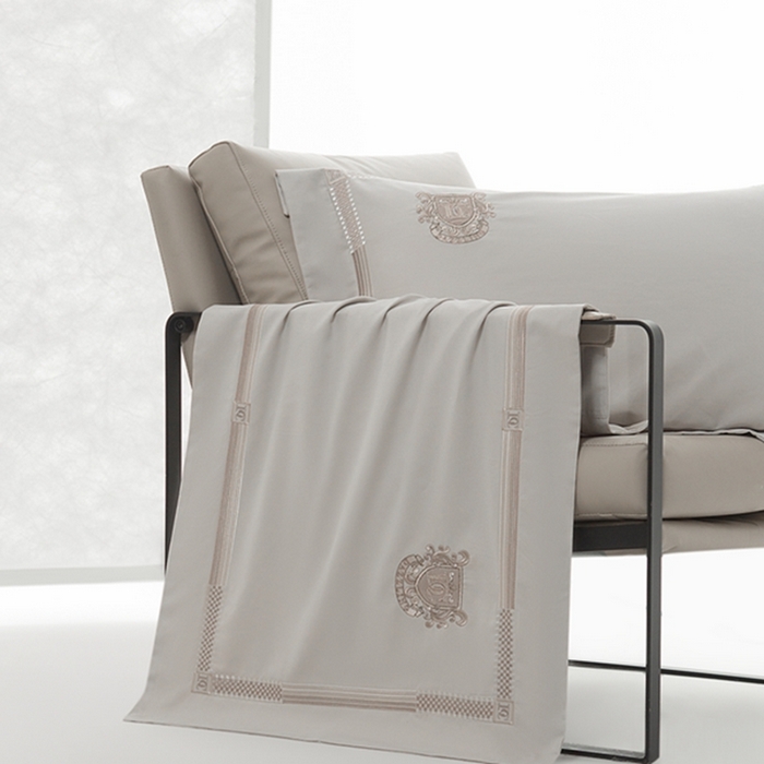 91家纺网 家纺一手货源 找家纺 高大尚婚庆馆 2025新款长绒棉磨毛高端绣花四件套 玛莎 绅士灰