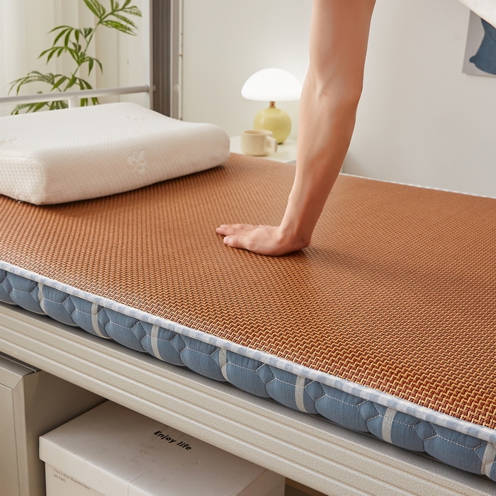 91家纺网 家纺一手货源 找家纺 卡派 2024新款单人床无印居家风藤席双面可用床垫 厚度约5cm 海蓝格