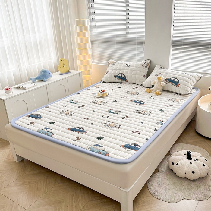 91家纺网 家纺一手货源 找家纺 卡派 2024新款大床水洗棉加厚夹棉防滑床褥子（印花系列） 汽车总动员