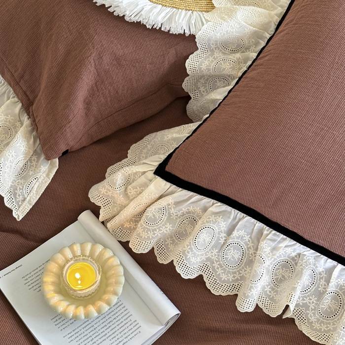 91家纺网 家纺一手货源 找家纺 玛奇朵 2024新品法式复古重工刺绣蕾丝花边款色织双层纱-卡瑟琳 卡瑟琳-红