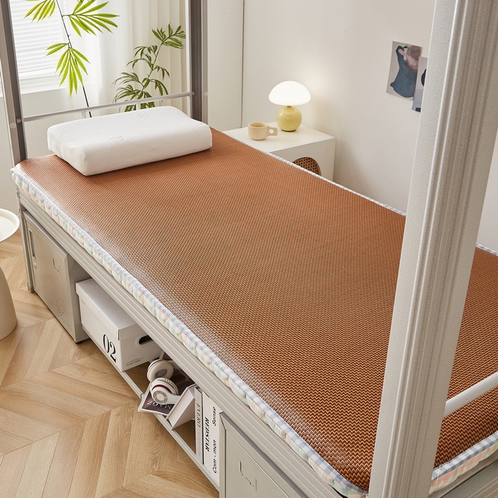 91家纺网 家纺一手货源 找家纺 卡派 2024新款单人床无印居家风藤席双面可用床垫 厚度约5cm 冰淇淋格